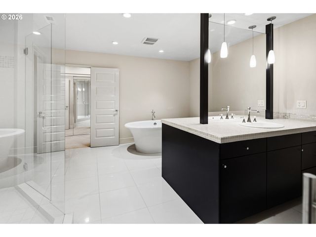 8008 Se EVERGREEN Hwy, Vancouver, WA 98664