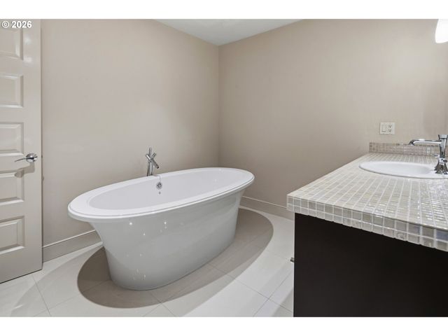 8008 Se EVERGREEN Hwy, Vancouver, WA 98664