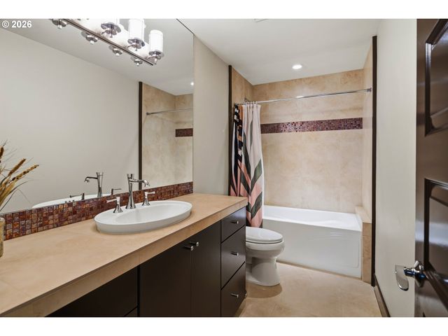 8008 Se EVERGREEN Hwy, Vancouver, WA 98664