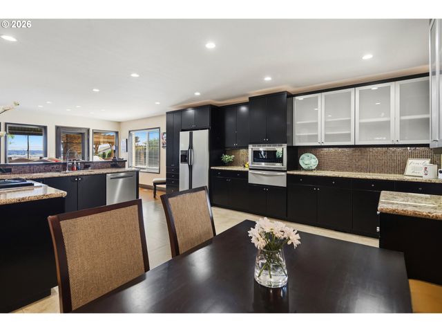 8008 Se EVERGREEN Hwy, Vancouver, WA 98664