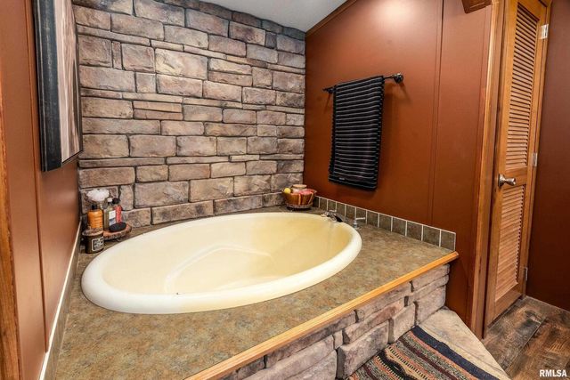 3996 Belgium Road, Mulkeytown, IL 62865