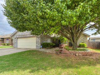 1905 SE 14th Street, Moore, OK 73160