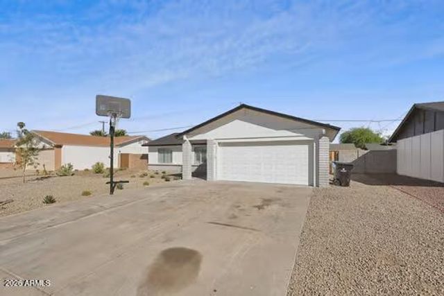 4218 W Grisworld Road, Phoenix, AZ 85051