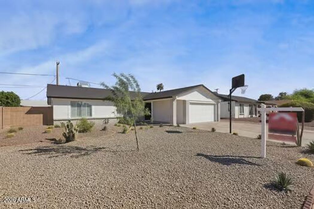 4218 W Grisworld Road, Phoenix, AZ 85051