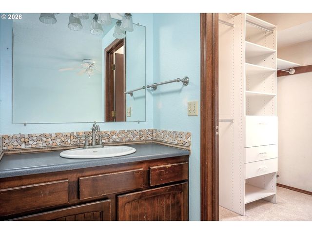 2926 Se 144TH Ave, Portland, OR 97236