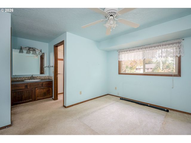 2926 Se 144TH Ave, Portland, OR 97236