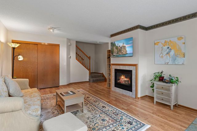 2754 Wagon Wheel Trail, Chaska, MN 55318