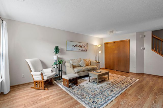 2754 Wagon Wheel Trail, Chaska, MN 55318