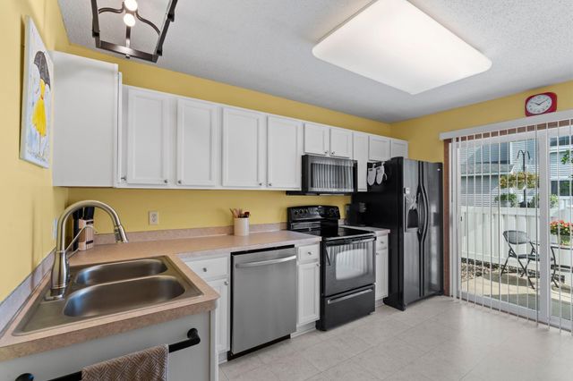 2754 Wagon Wheel Trail, Chaska, MN 55318