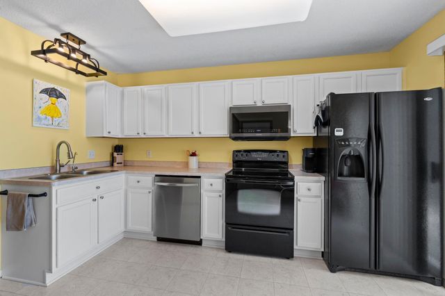 2754 Wagon Wheel Trail, Chaska, MN 55318