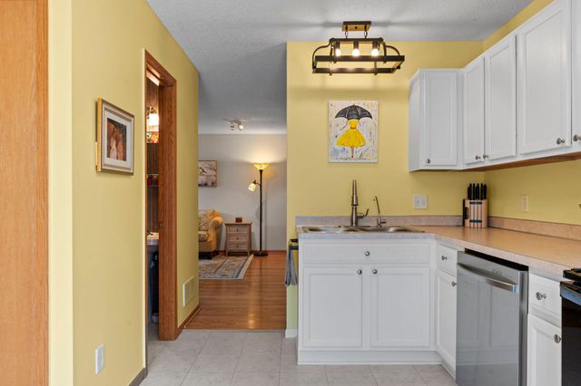 2754 Wagon Wheel Trail, Chaska, MN 55318