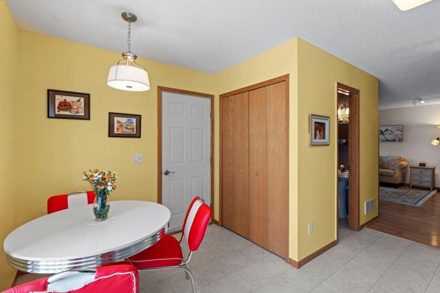 2754 Wagon Wheel Trail, Chaska, MN 55318