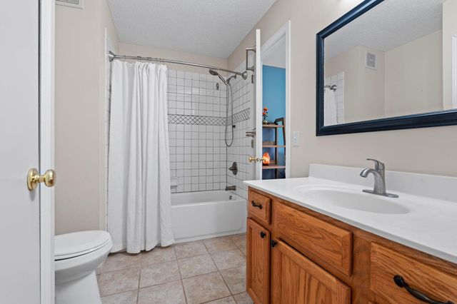 2754 Wagon Wheel Trail, Chaska, MN 55318