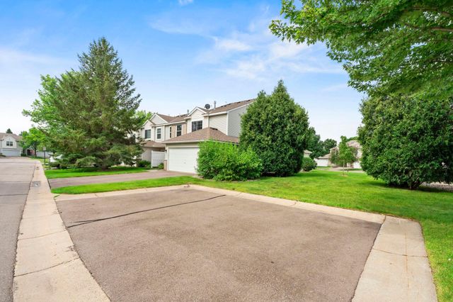 2754 Wagon Wheel Trail, Chaska, MN 55318