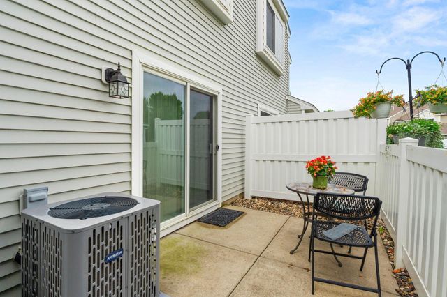 2754 Wagon Wheel Trail, Chaska, MN 55318