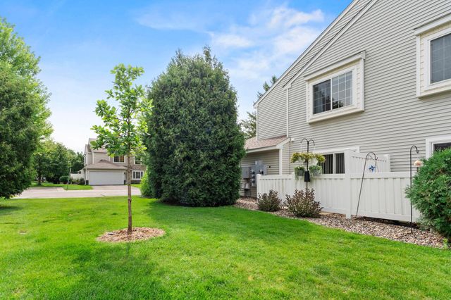 2754 Wagon Wheel Trail, Chaska, MN 55318