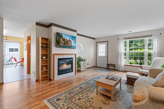 2754 Wagon Wheel Trail, Chaska, MN 55318