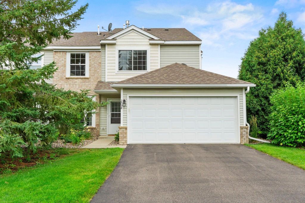 2754 Wagon Wheel Trail, Chaska, MN 55318