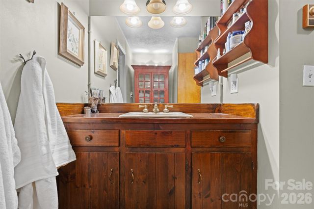 219 Kentwood Lane, Pisgah Forest, NC 28768