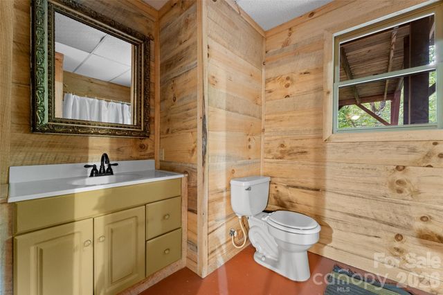 219 Kentwood Lane, Pisgah Forest, NC 28768