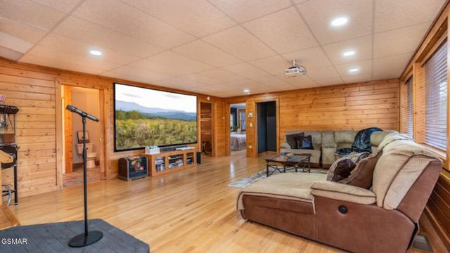 449 Lucerne Way, Gatlinburg, TN 37738