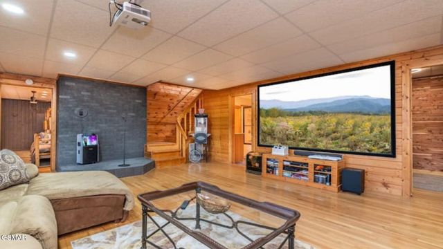 449 Lucerne Way, Gatlinburg, TN 37738