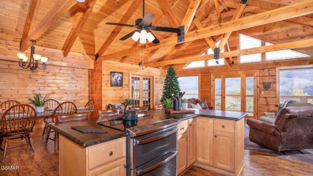 449 Lucerne Way, Gatlinburg, TN 37738