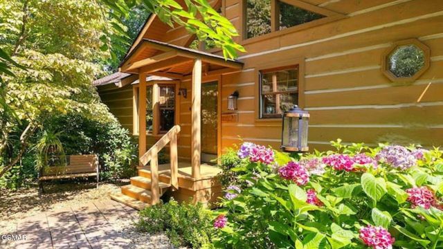 449 Lucerne Way, Gatlinburg, TN 37738