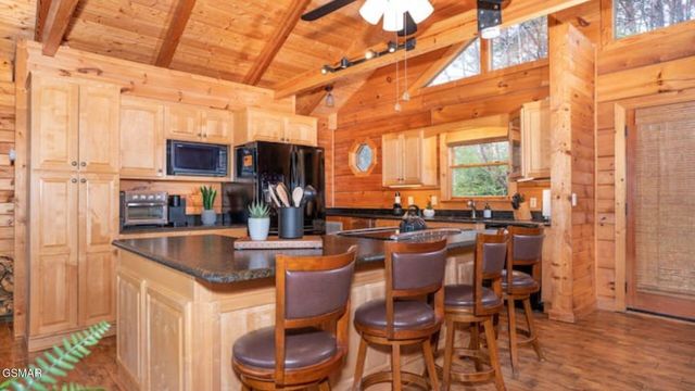 449 Lucerne Way, Gatlinburg, TN 37738