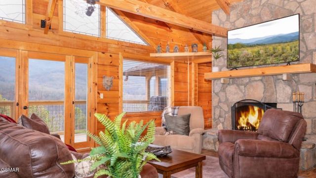 449 Lucerne Way, Gatlinburg, TN 37738