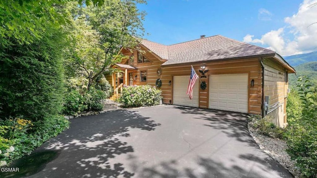 449 Lucerne Way, Gatlinburg, TN 37738