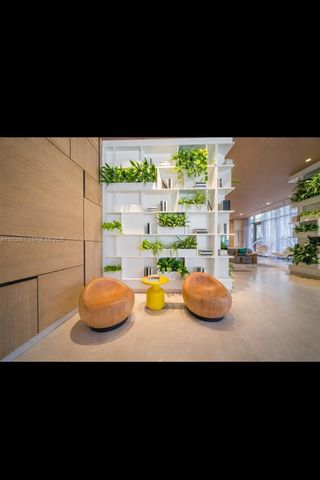 45 SW 9th St 1004, Miami, FL 33130