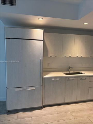 45 SW 9th St 1004, Miami, FL 33130