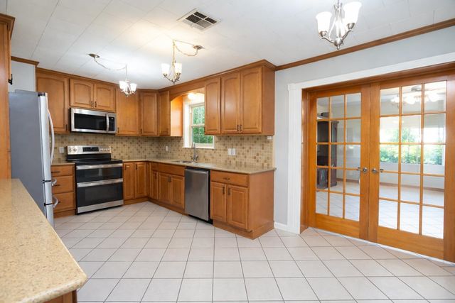 1245 Columbus Ave, Bayou Vista, LA 70380