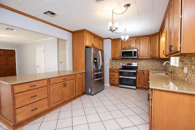 1245 Columbus Ave, Bayou Vista, LA 70380