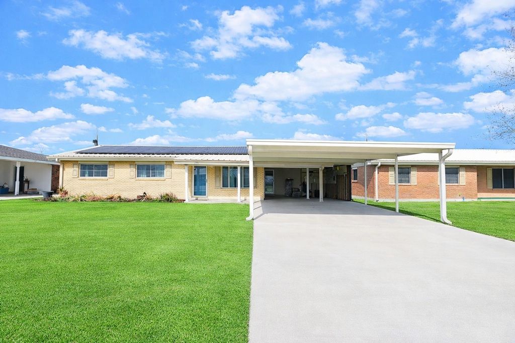 1245 Columbus Ave, Bayou Vista, LA 70380