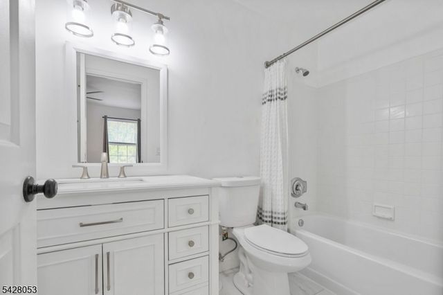 7 Lee Ct 7, Lebanon Boro, NJ 08833