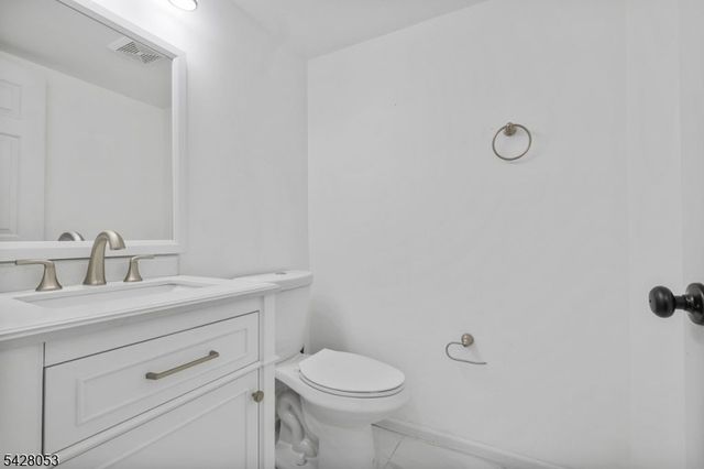 7 Lee Ct 7, Lebanon Boro, NJ 08833