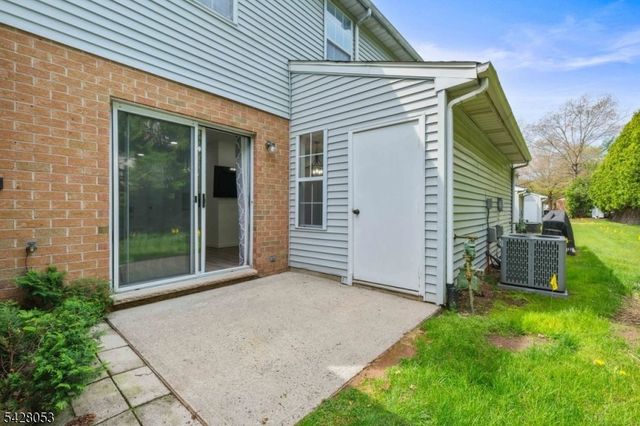 7 Lee Ct 7, Lebanon Boro, NJ 08833