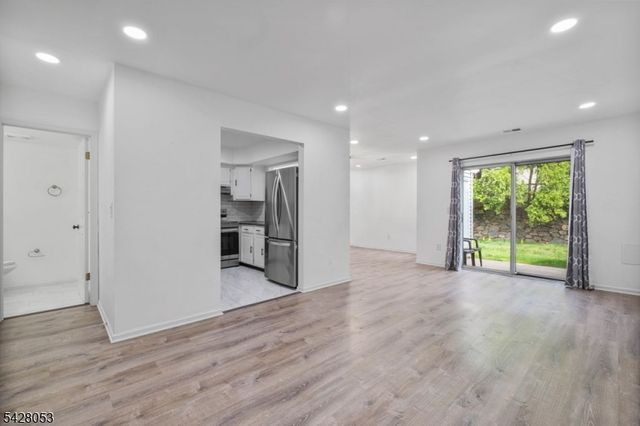 7 Lee Ct 7, Lebanon Boro, NJ 08833
