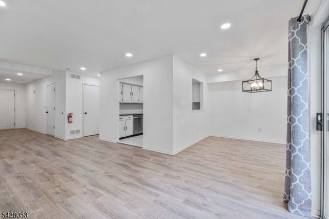 7 Lee Ct 7, Lebanon Boro, NJ 08833