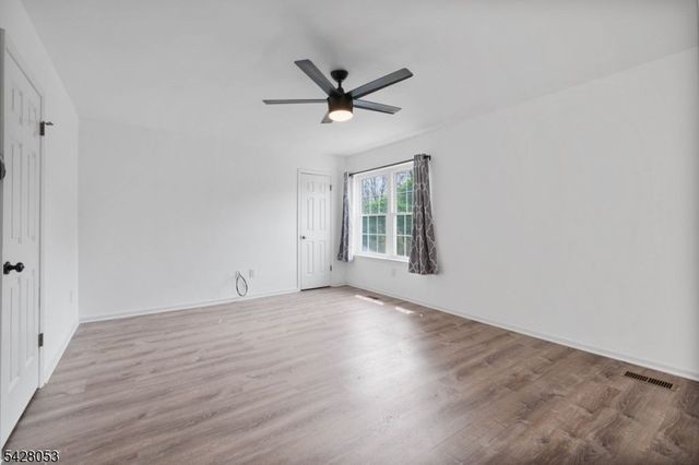 7 Lee Ct 7, Lebanon Boro, NJ 08833