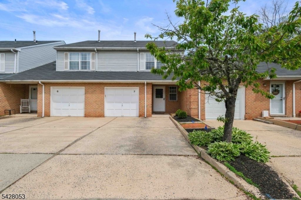 7 Lee Ct 7, Lebanon Boro, NJ 08833