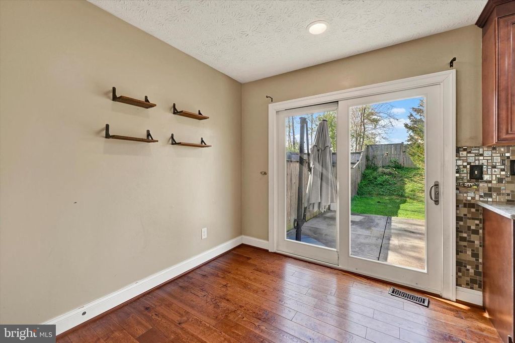 Image 13 of property listing at 19 DERWOOD CT, Parkville, MD 21234