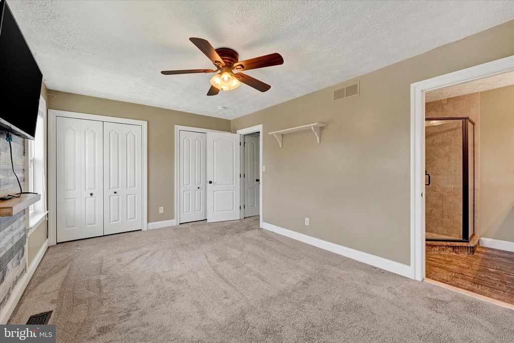 Image 16 of property listing at 19 DERWOOD CT, Parkville, MD 21234