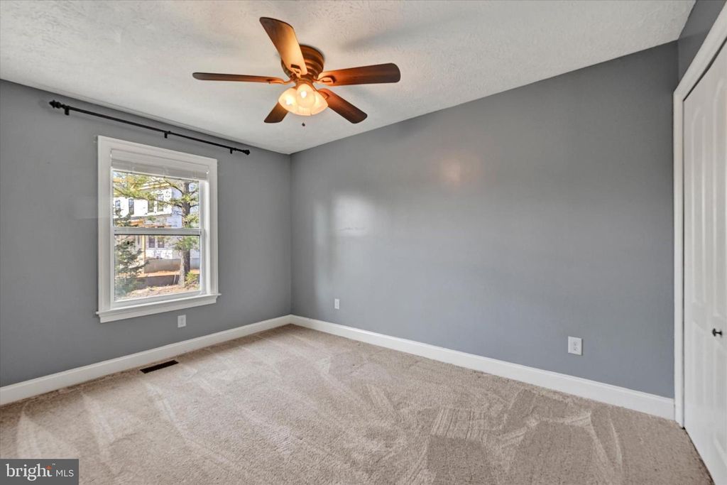 Image 18 of property listing at 19 DERWOOD CT, Parkville, MD 21234