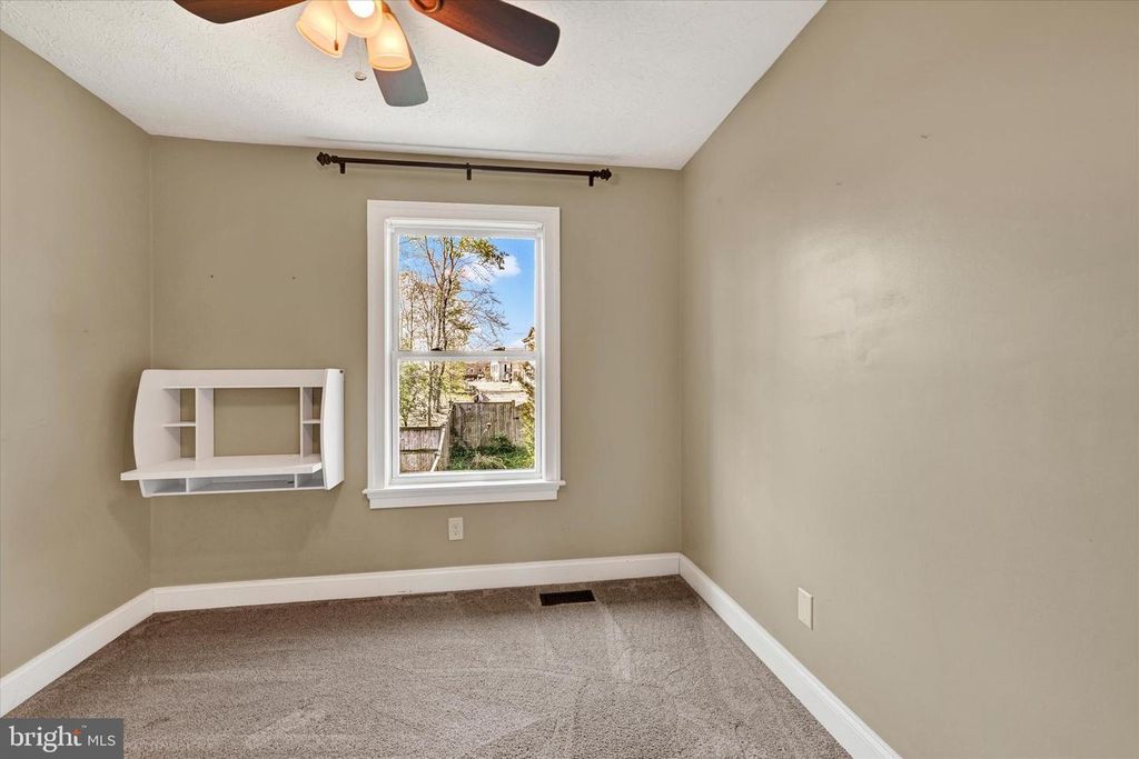 Image 20 of property listing at 19 DERWOOD CT, Parkville, MD 21234