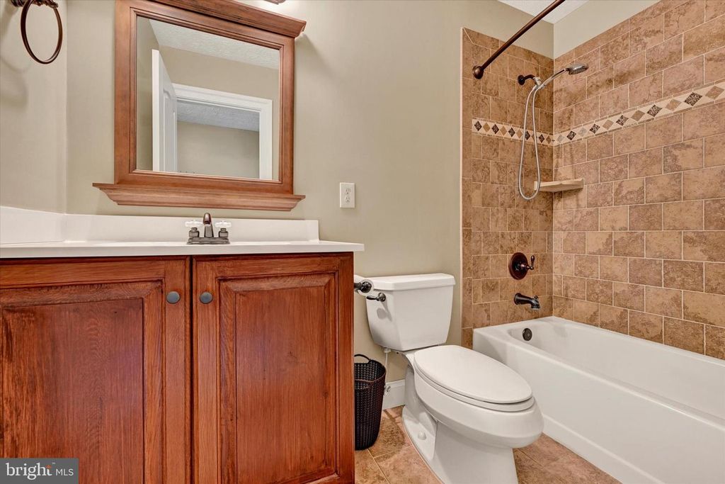 Image 21 of property listing at 19 DERWOOD CT, Parkville, MD 21234