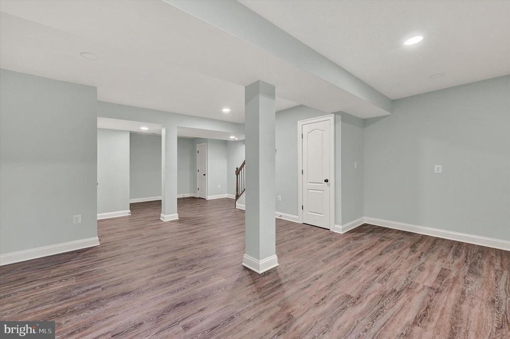 Image 23 of property listing at 19 DERWOOD CT, Parkville, MD 21234