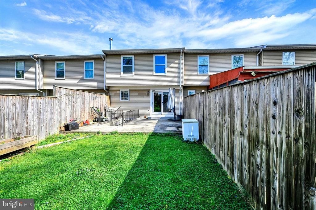 Image 26 of property listing at 19 DERWOOD CT, Parkville, MD 21234